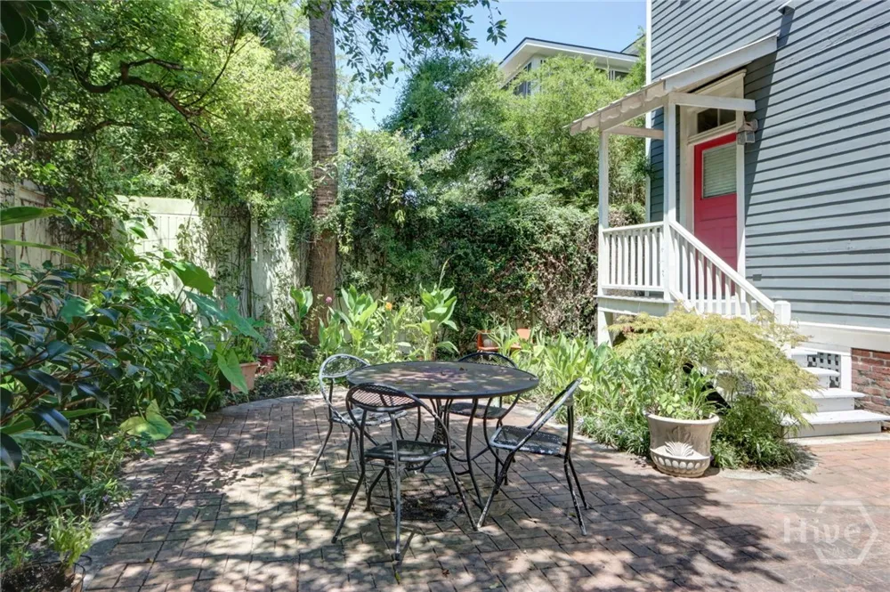 19 E 39th Street Savannah, GA 31401