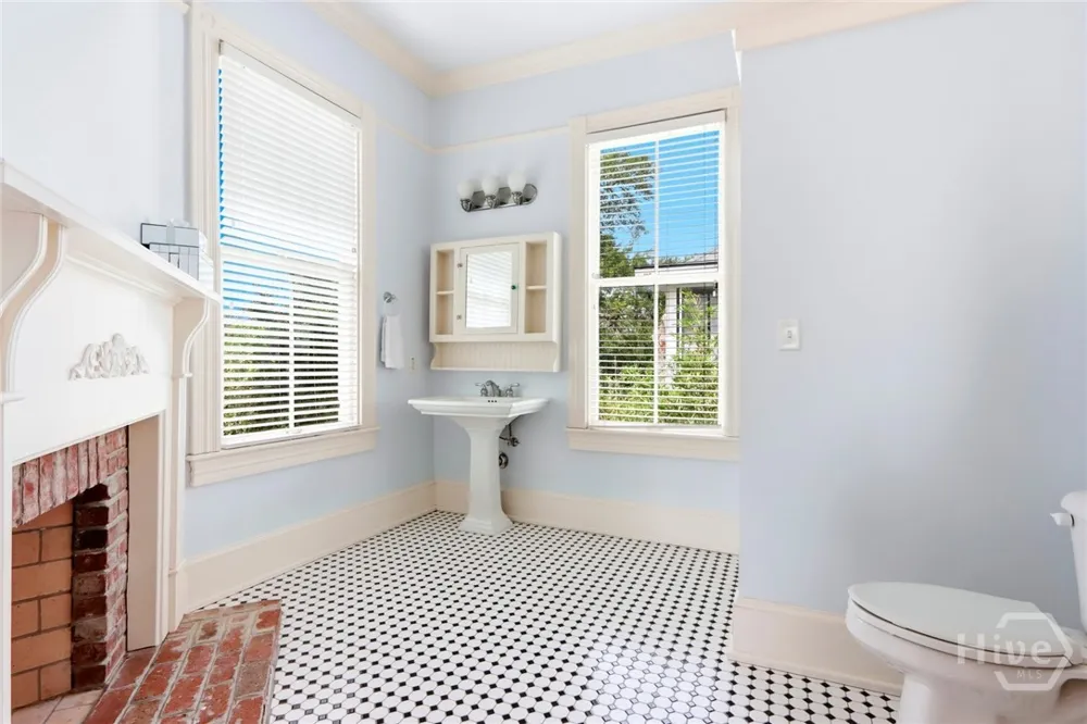 19 E 39th Street Savannah, GA 31401