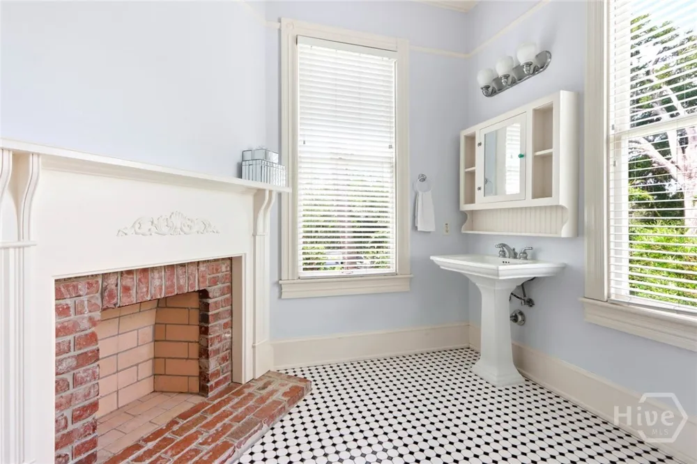 19 E 39th Street Savannah, GA 31401