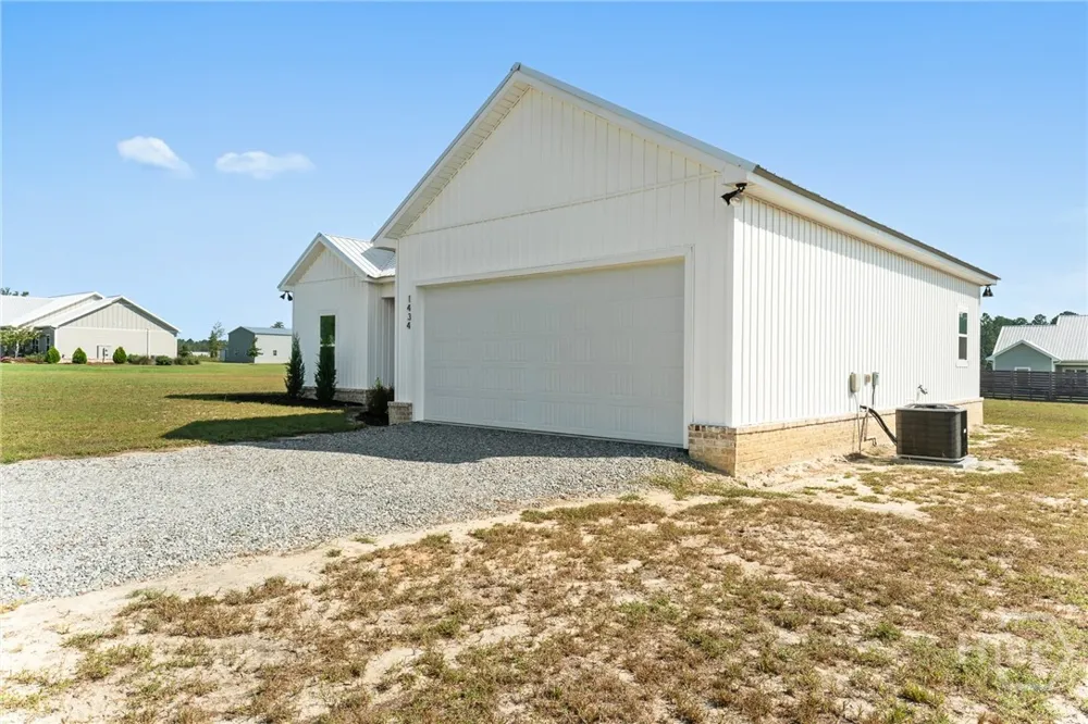1434 Paris Avenue Swainsboro, GA 30401