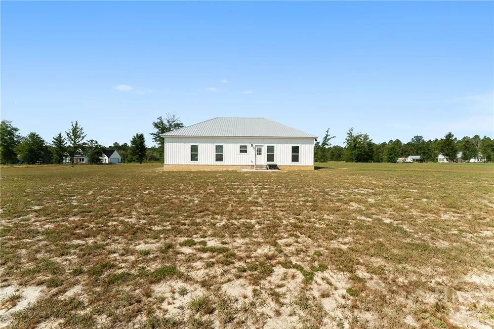 1434 Paris Avenue Swainsboro, GA 30401
