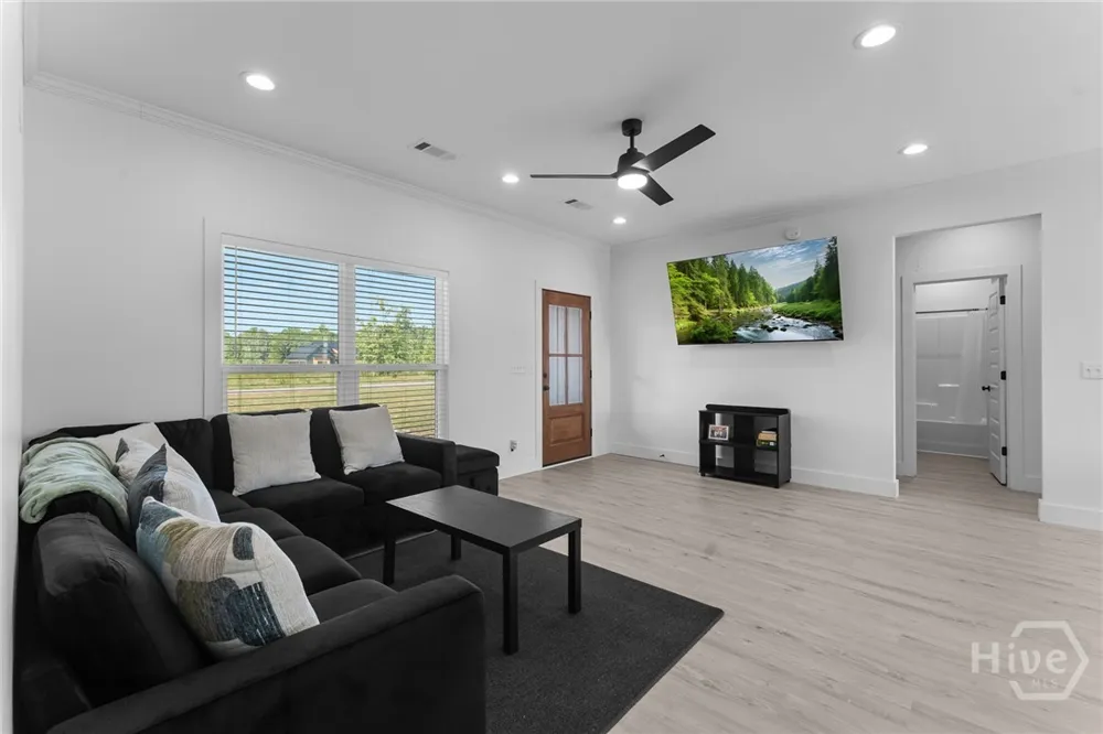 1434 Paris Avenue Swainsboro, GA 30401