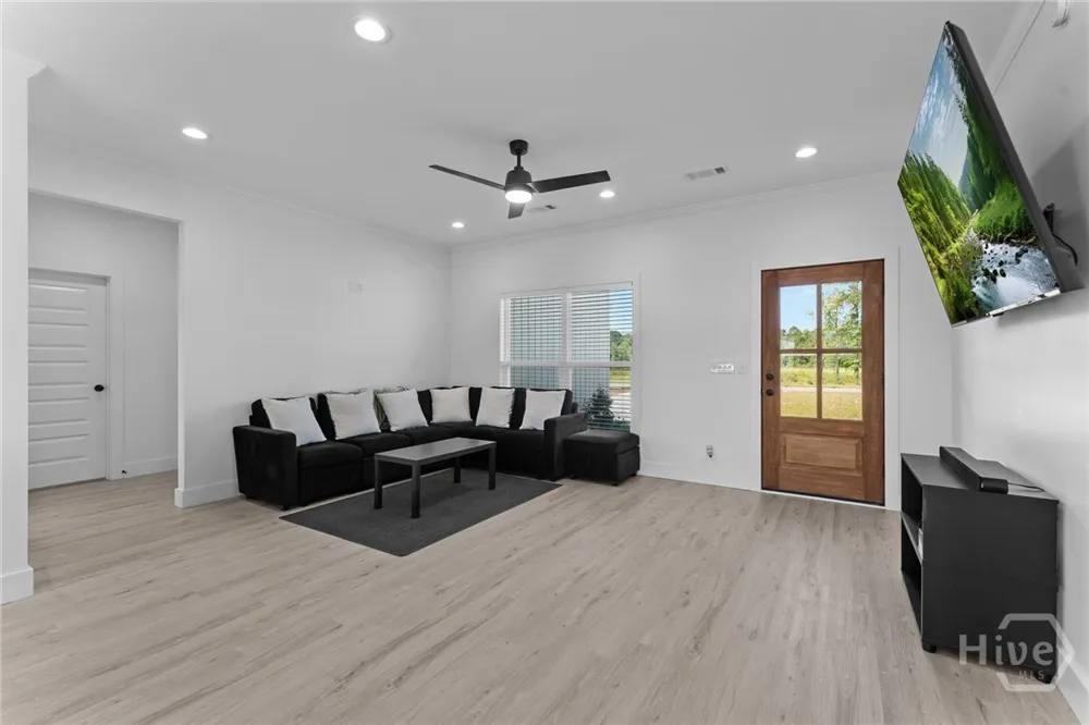 1434 Paris Avenue Swainsboro, GA 30401