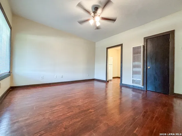 124 S KRUEGER AVE New Braunfels, TX 78130