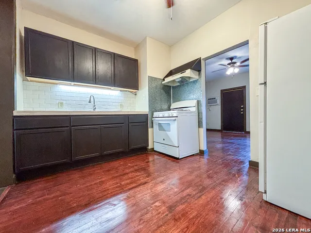 124 S KRUEGER AVE New Braunfels, TX 78130