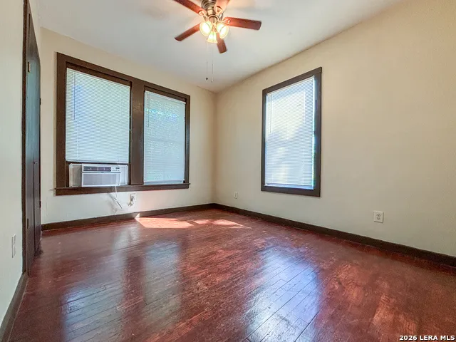 124 S KRUEGER AVE New Braunfels, TX 78130