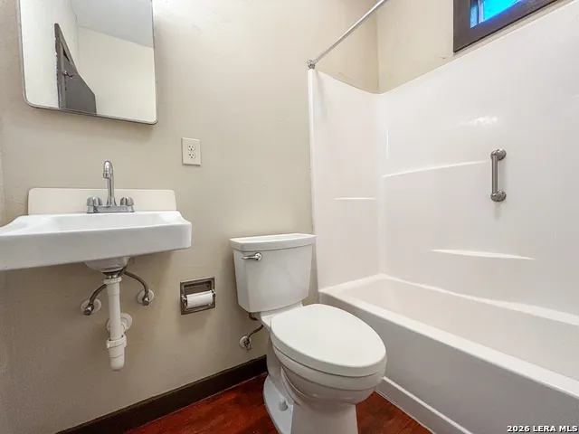 124 S KRUEGER AVE New Braunfels, TX 78130