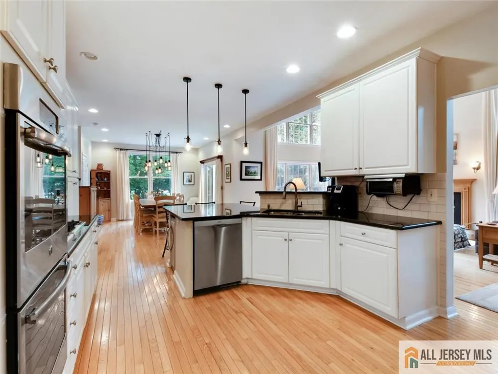 27 Bodine Drive Cranbury, NJ 08512