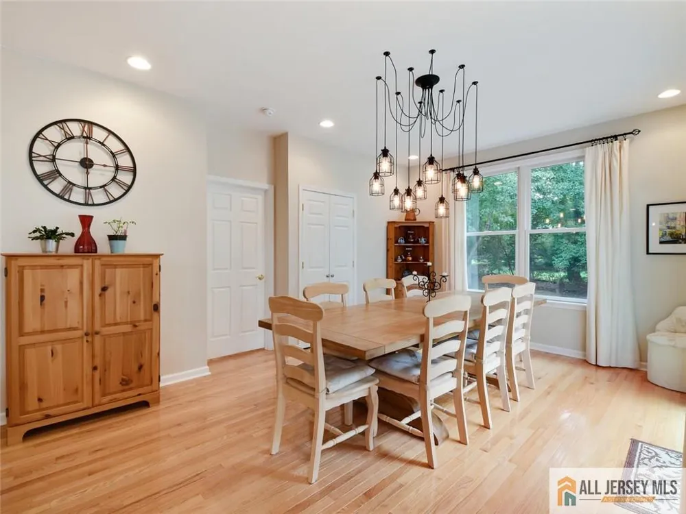 27 Bodine Drive Cranbury, NJ 08512