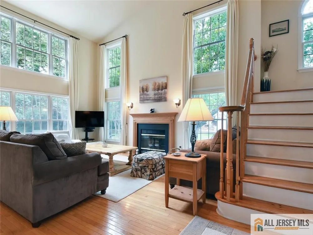 27 Bodine Drive Cranbury, NJ 08512