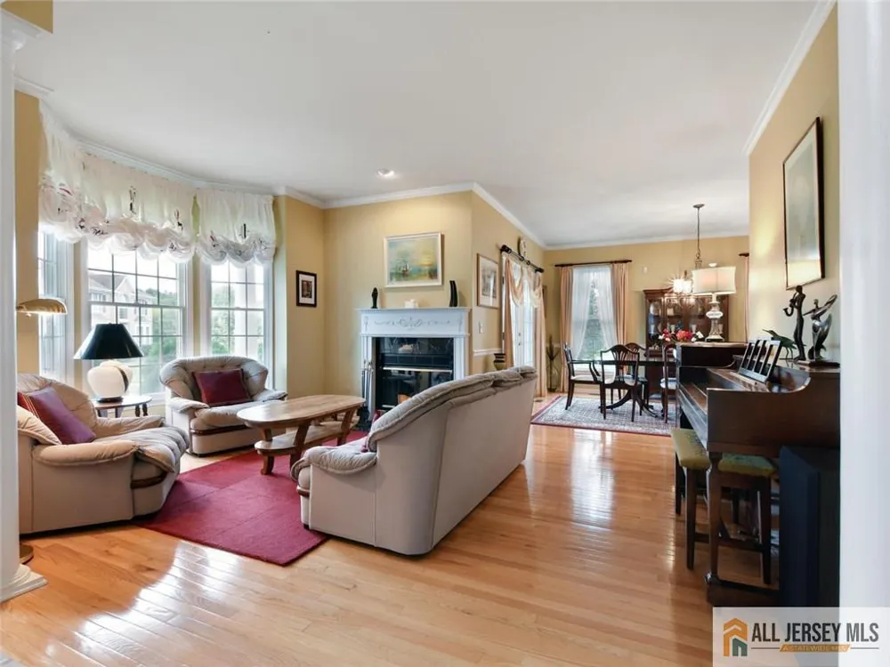 27 Bodine Drive Cranbury, NJ 08512