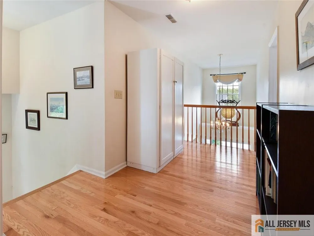 27 Bodine Drive Cranbury, NJ 08512