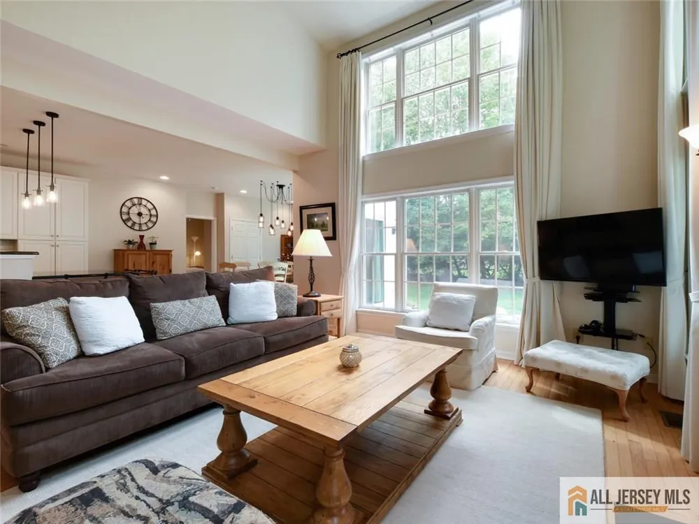 27 Bodine Drive Cranbury, NJ 08512