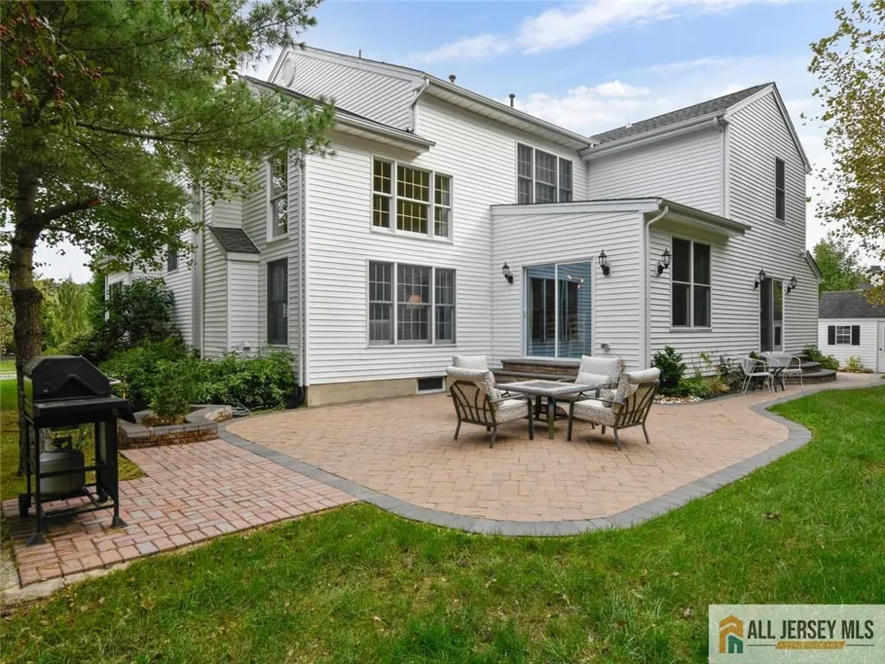 27 Bodine Drive Cranbury, NJ 08512