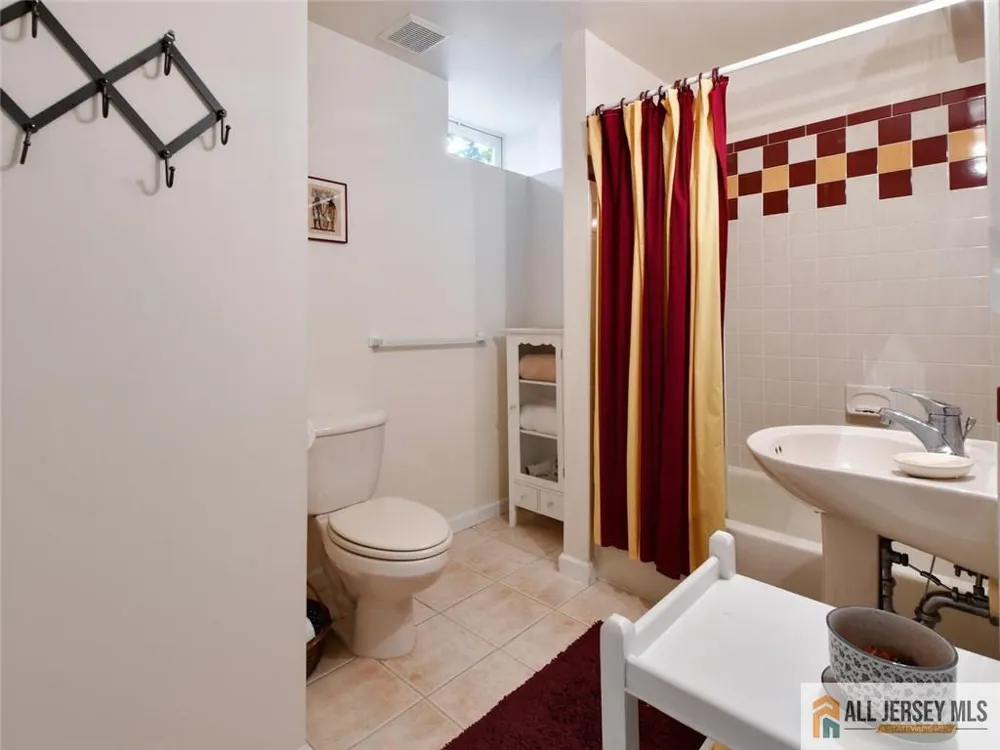 27 Bodine Drive Cranbury, NJ 08512