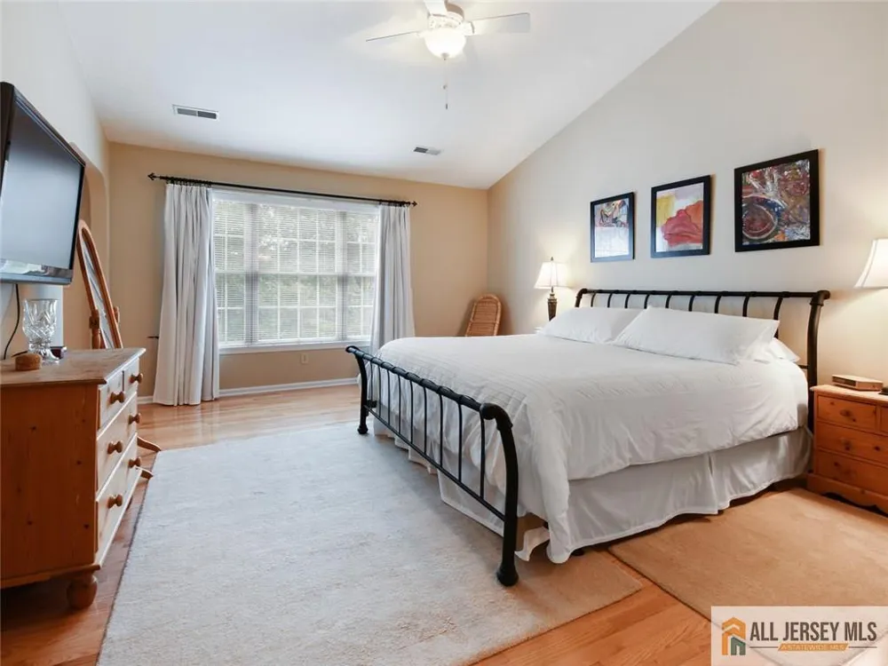 27 Bodine Drive Cranbury, NJ 08512