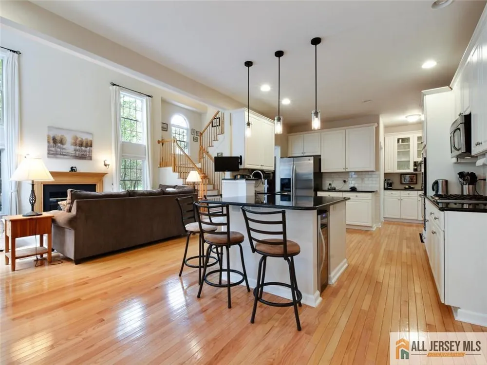 27 Bodine Drive Cranbury, NJ 08512