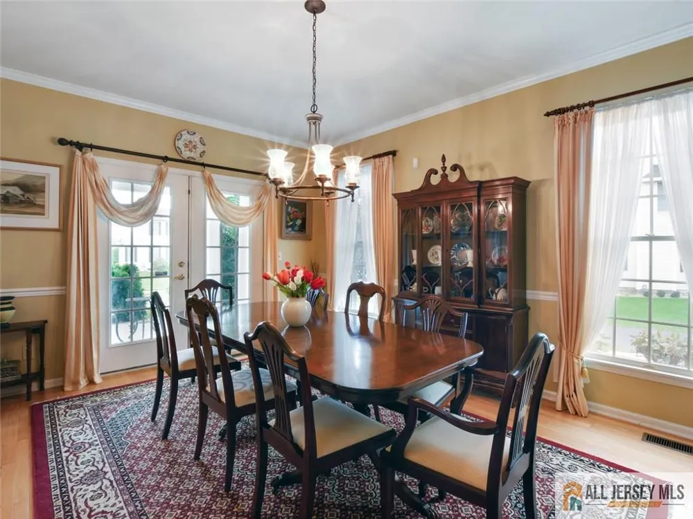 27 Bodine Drive Cranbury, NJ 08512