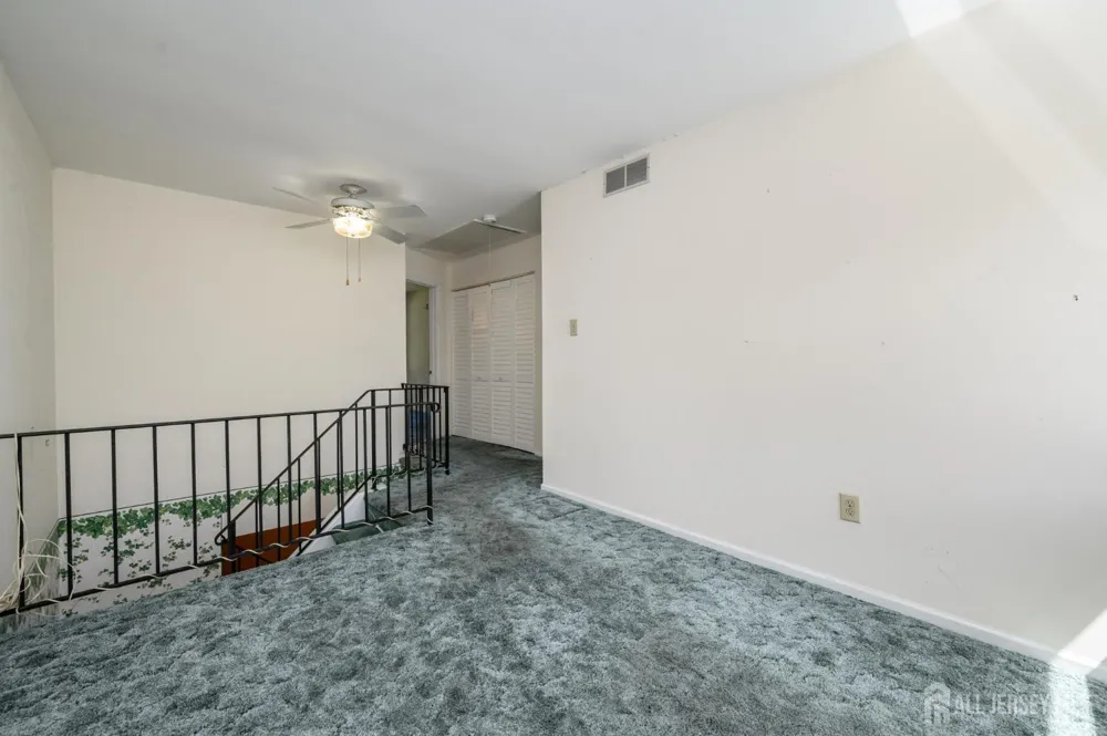39 River Bank Drive Florence, NJ 08554