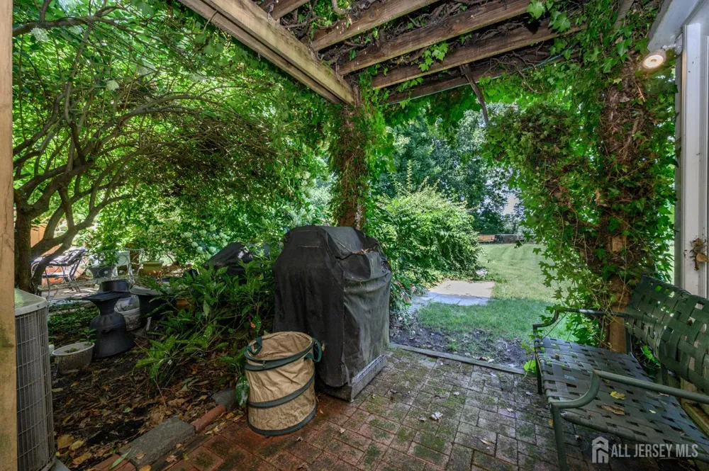 39 River Bank Drive Florence, NJ 08554