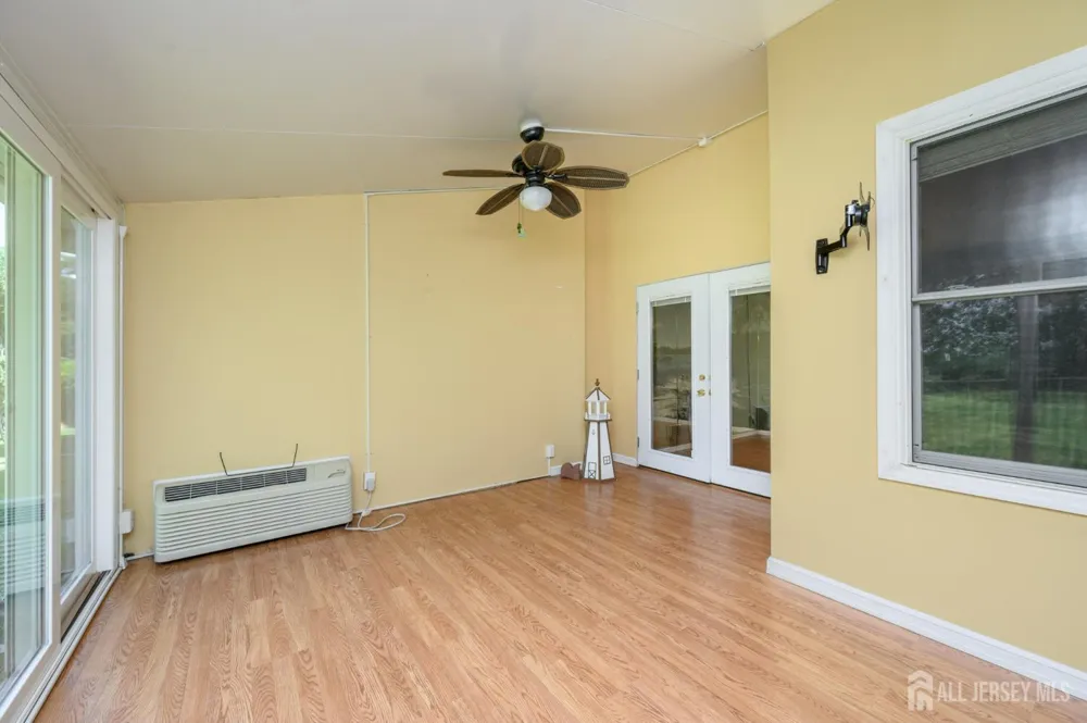 39 River Bank Drive Florence, NJ 08554
