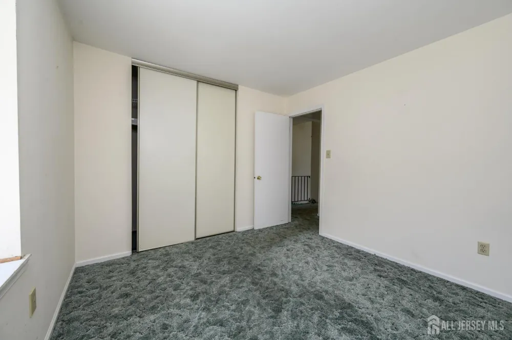 39 River Bank Drive Florence, NJ 08554