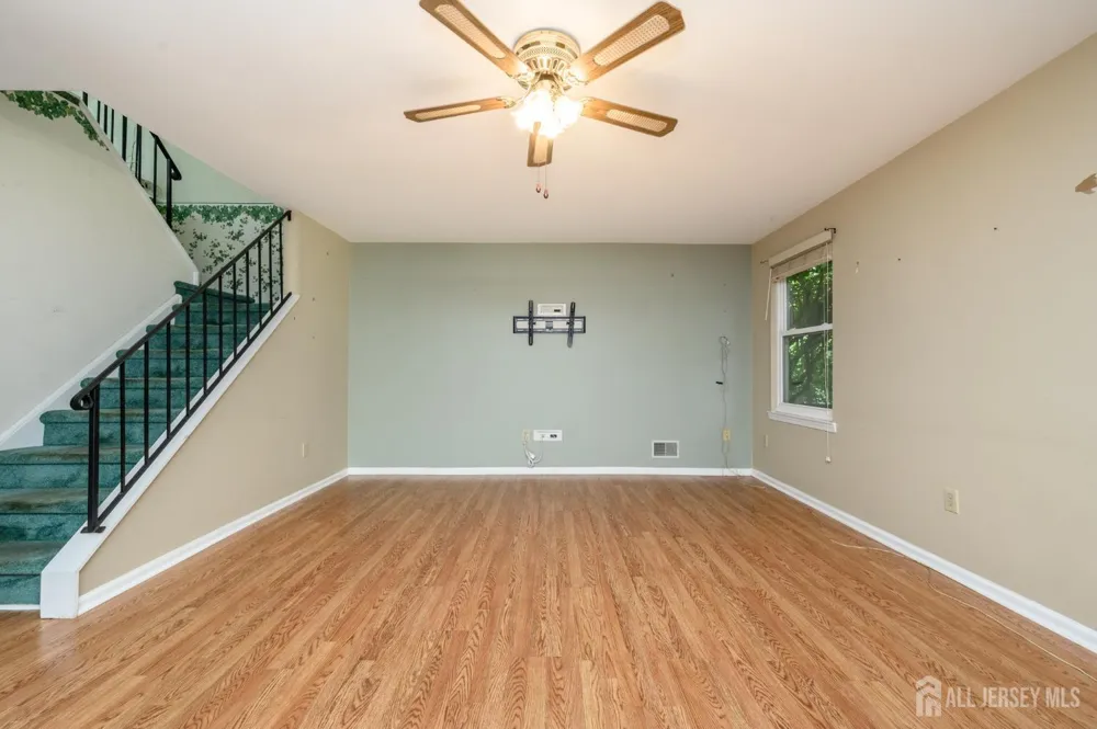 39 River Bank Drive Florence, NJ 08554