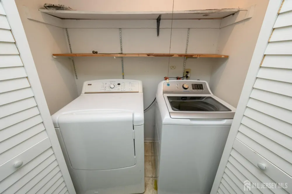 39 River Bank Drive Florence, NJ 08554
