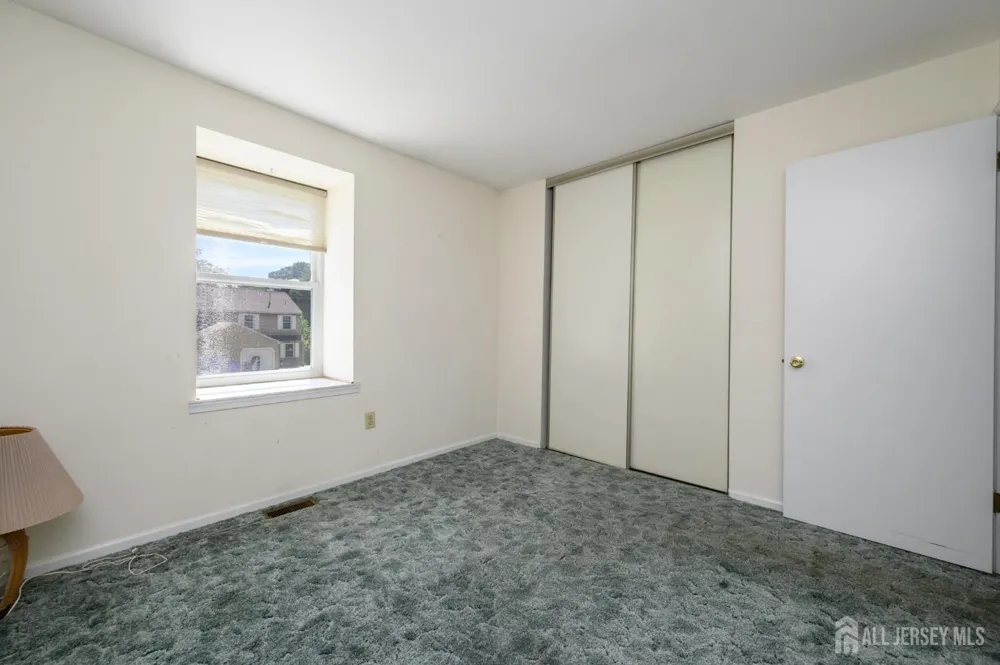 39 River Bank Drive Florence, NJ 08554