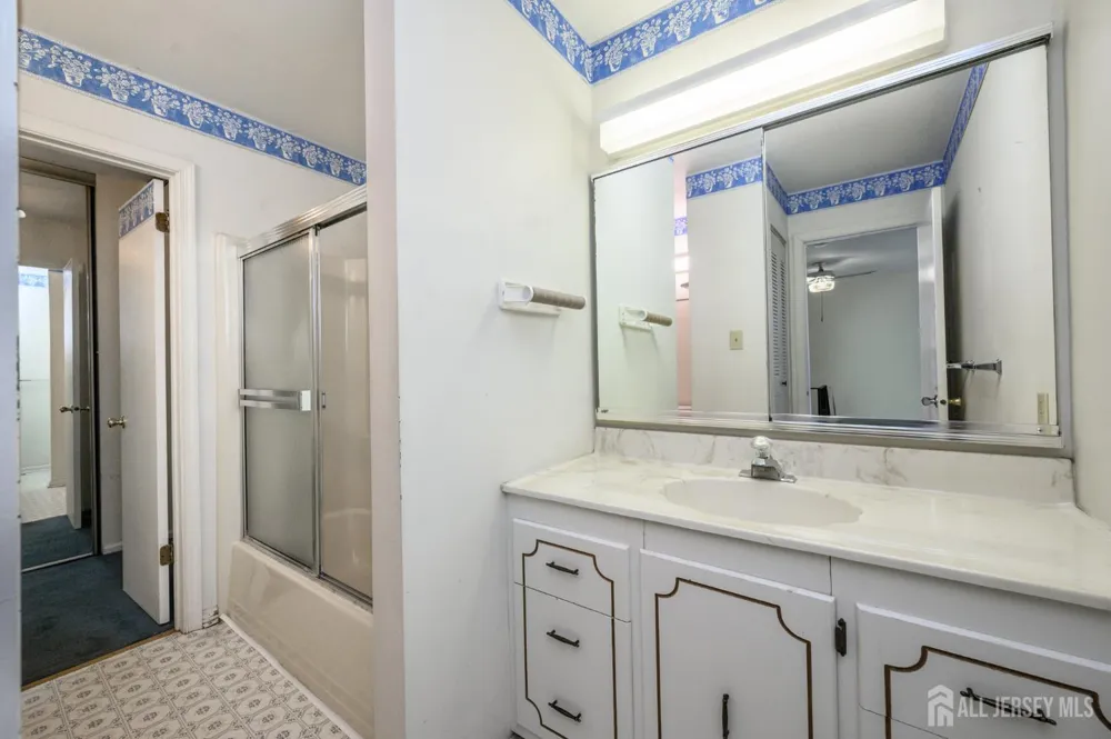 39 River Bank Drive Florence, NJ 08554