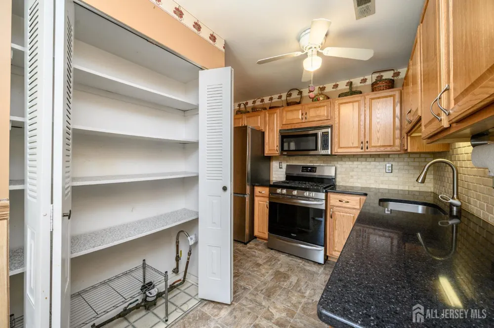 39 River Bank Drive Florence, NJ 08554
