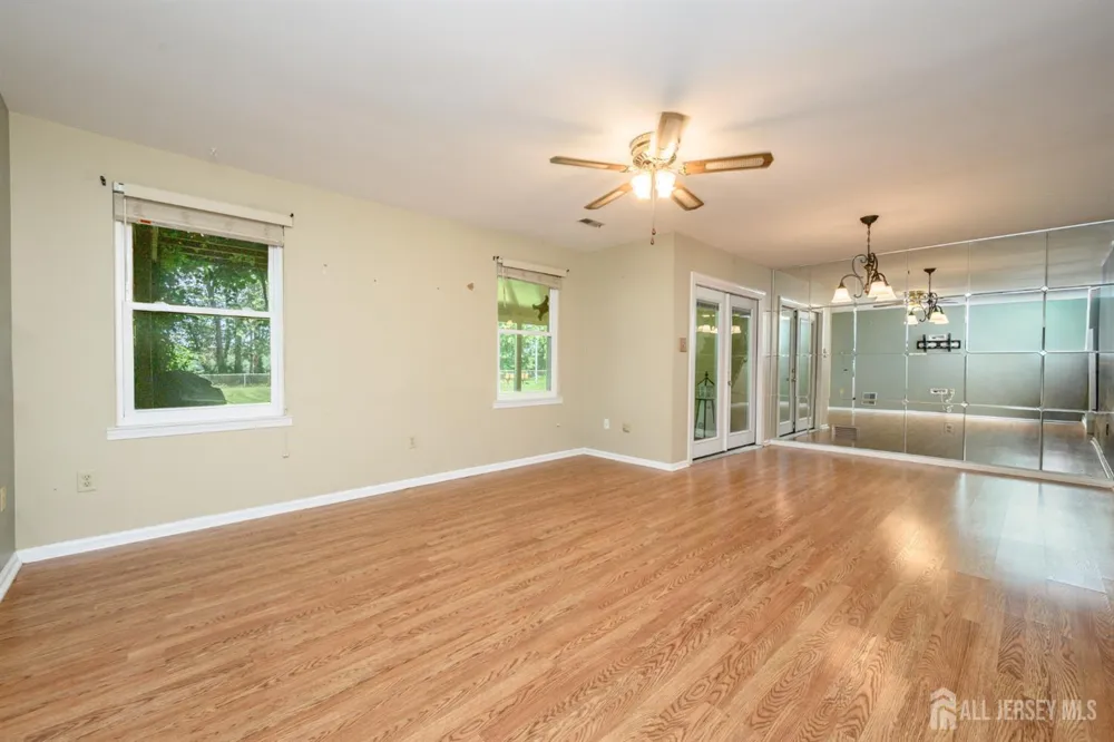 39 River Bank Drive Florence, NJ 08554