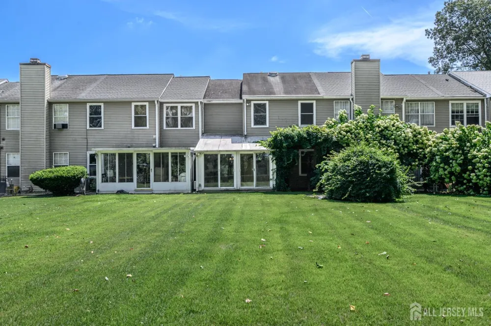 39 River Bank Drive Florence, NJ 08554