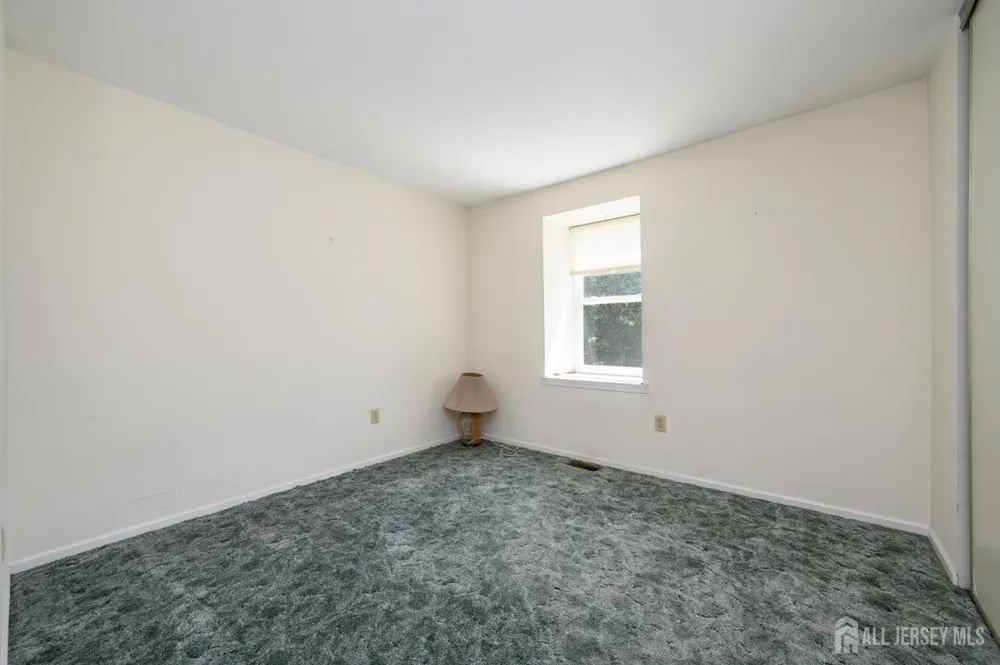 39 River Bank Drive Florence, NJ 08554