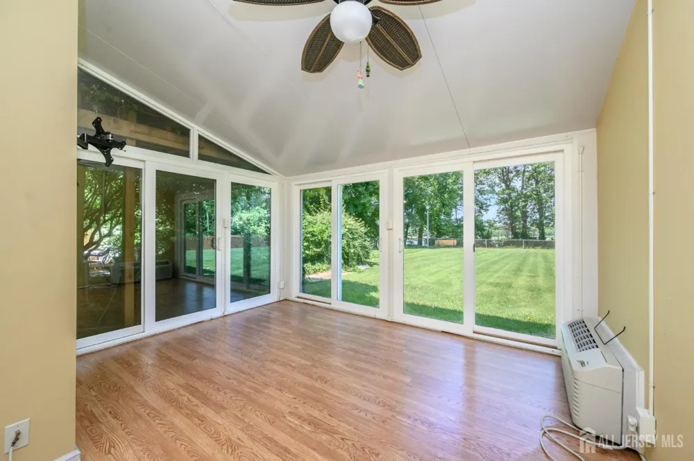 39 River Bank Drive Florence, NJ 08554