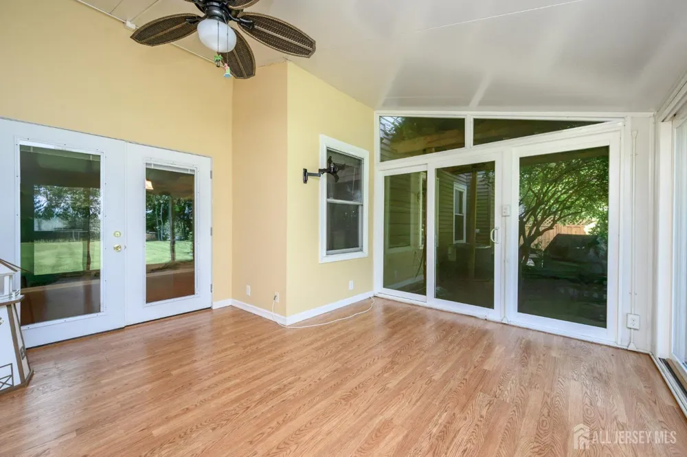 39 River Bank Drive Florence, NJ 08554