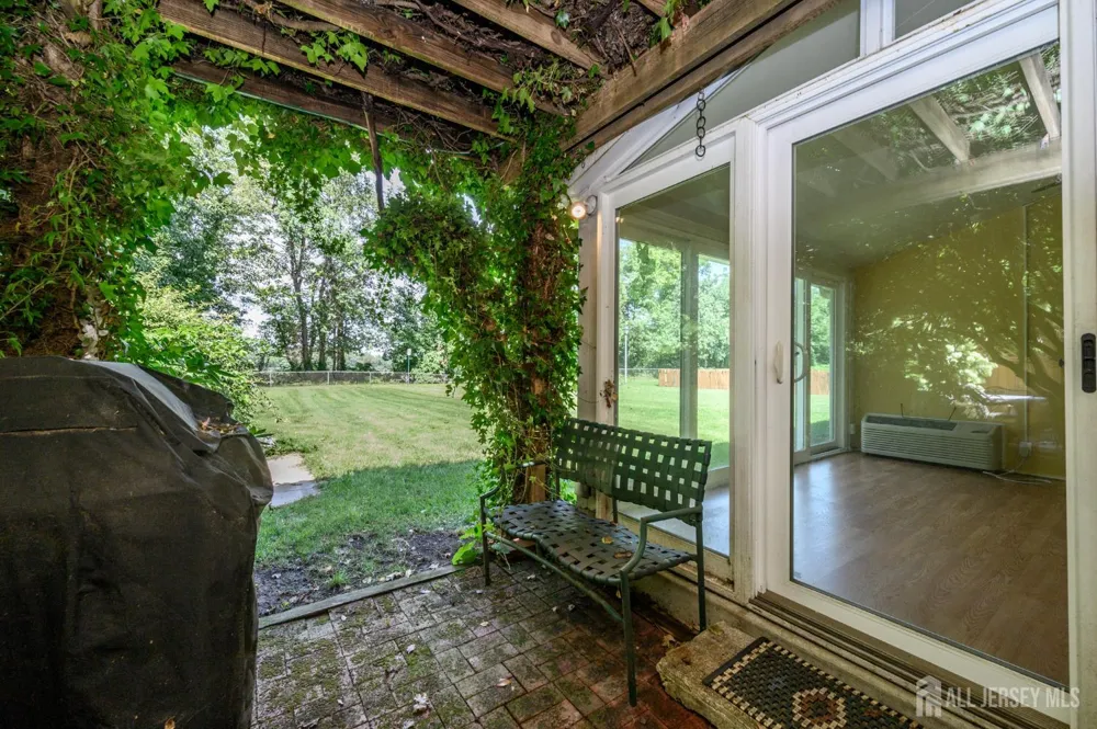 39 River Bank Drive Florence, NJ 08554
