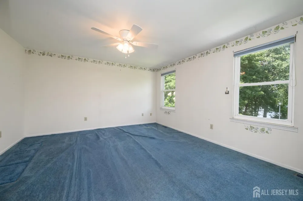 39 River Bank Drive Florence, NJ 08554