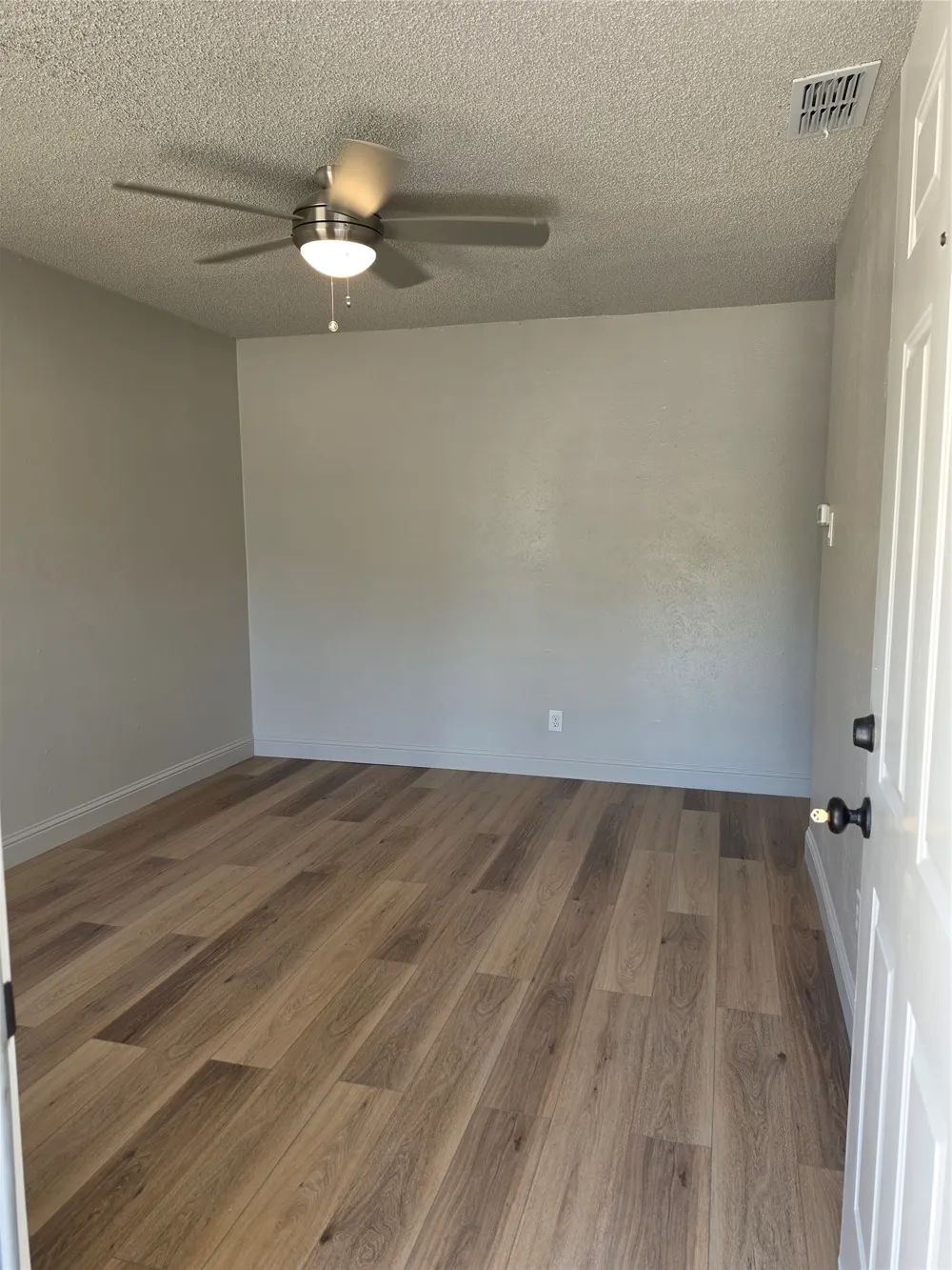 1007 Quincy Circle Garland, TX 75040