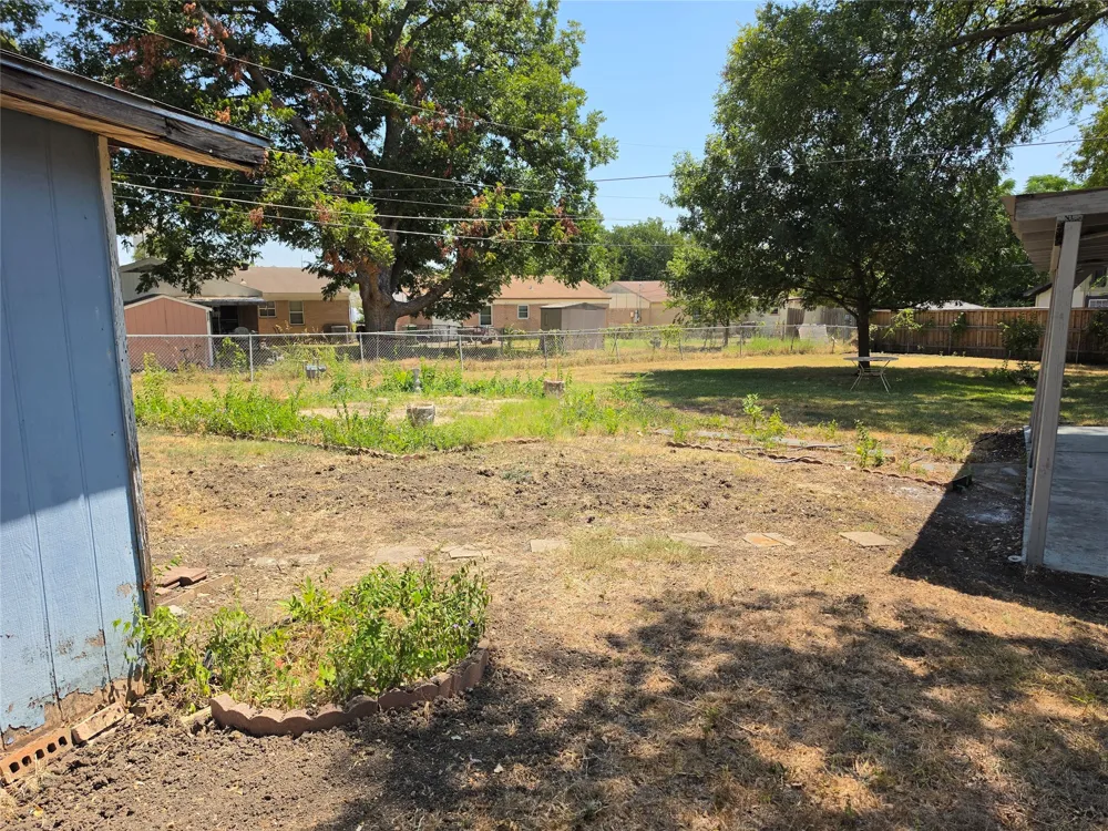 1007 Quincy Circle Garland, TX 75040