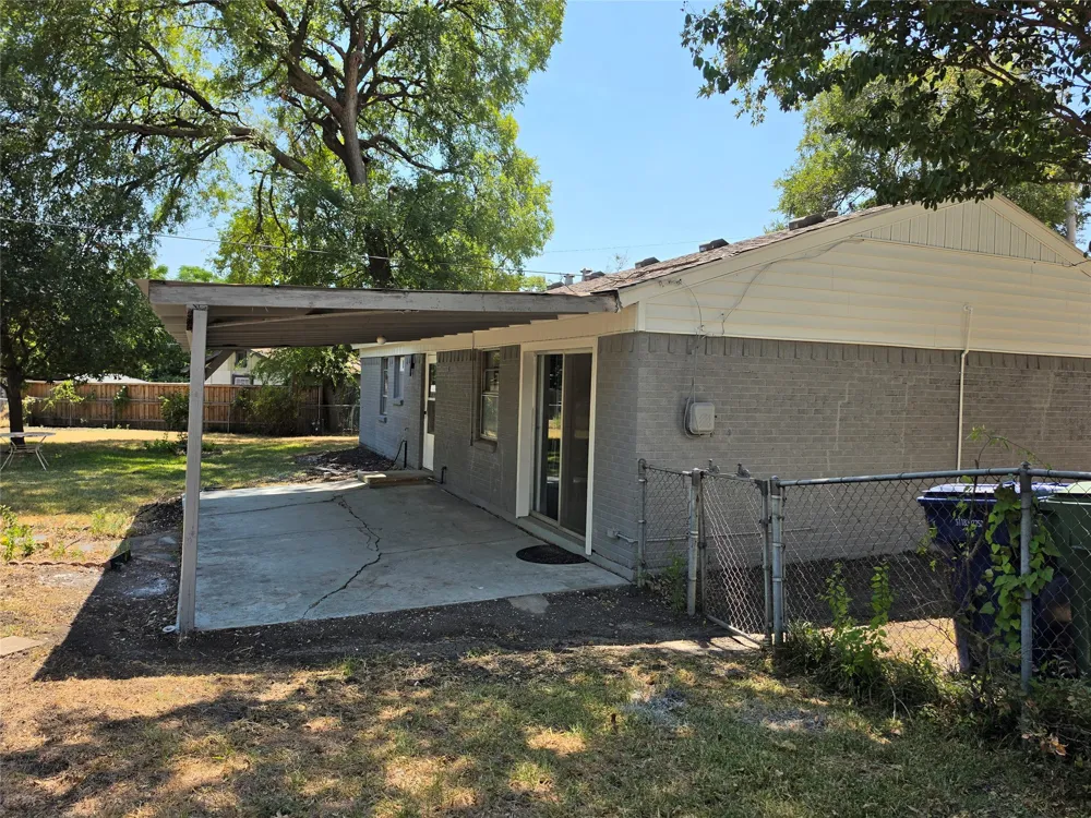 1007 Quincy Circle Garland, TX 75040
