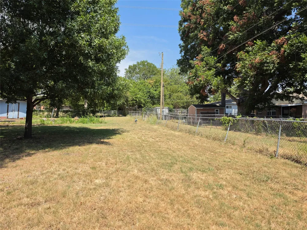 1007 Quincy Circle Garland, TX 75040