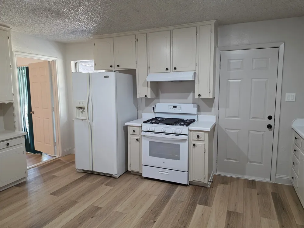 1007 Quincy Circle Garland, TX 75040