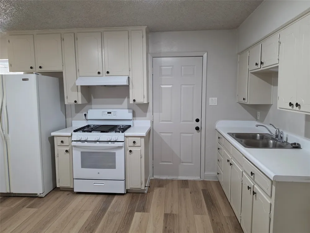1007 Quincy Circle Garland, TX 75040
