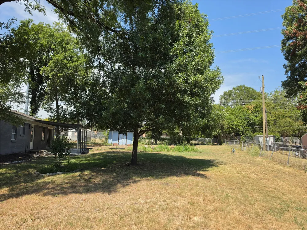 1007 Quincy Circle Garland, TX 75040