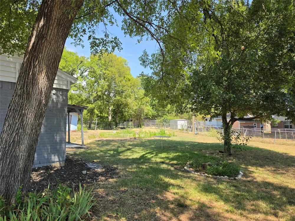 1007 Quincy Circle Garland, TX 75040