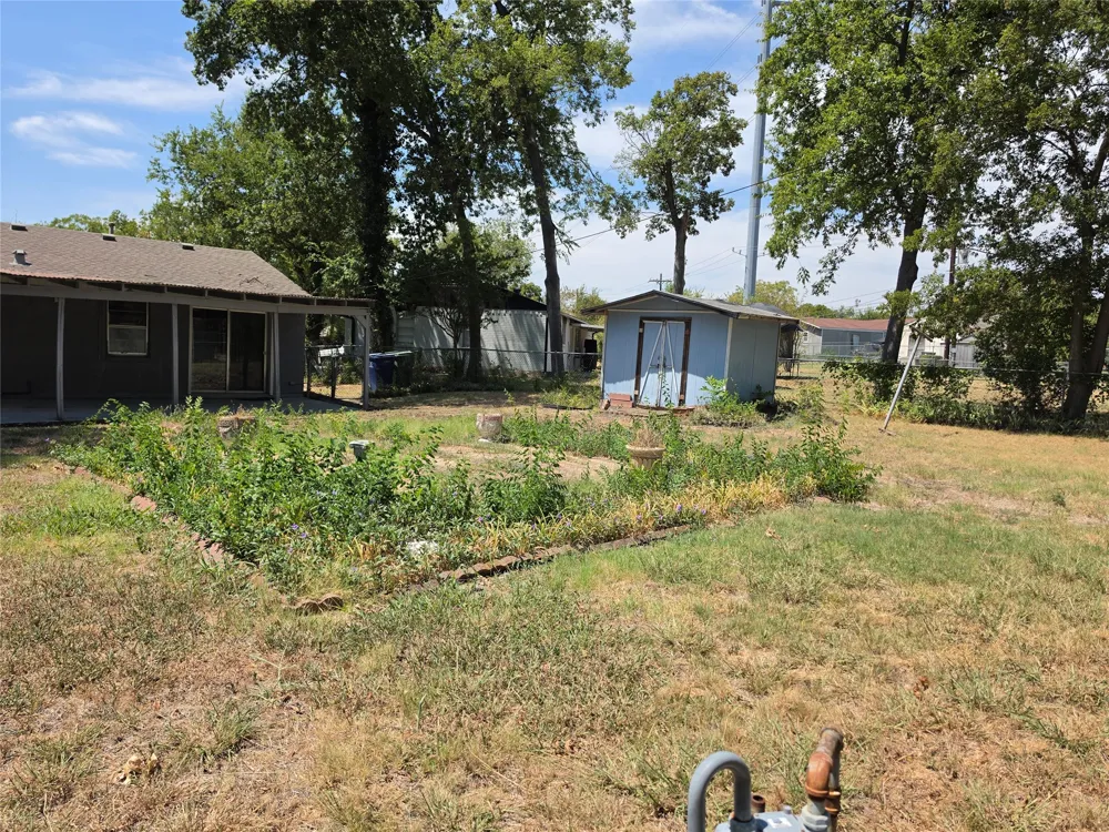 1007 Quincy Circle Garland, TX 75040
