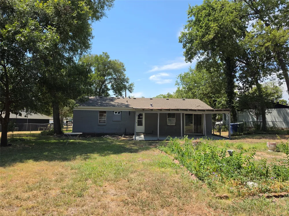 1007 Quincy Circle Garland, TX 75040