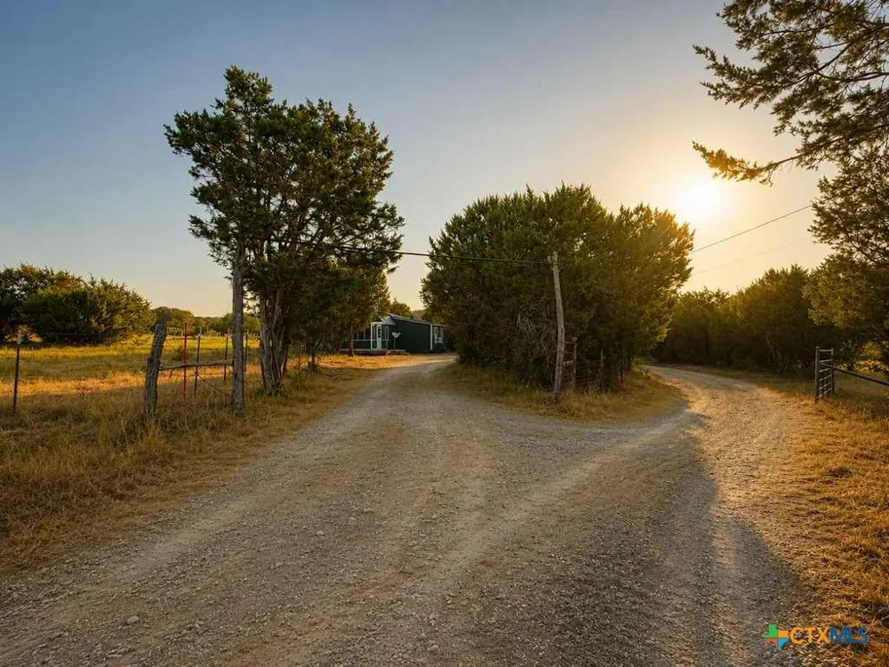 1098 Winter Road Gatesville, TX 76528