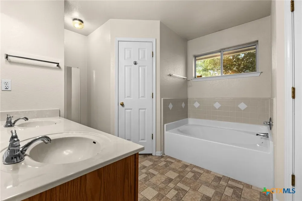 211 Sims Ridge Drive Nolanville, TX 76559